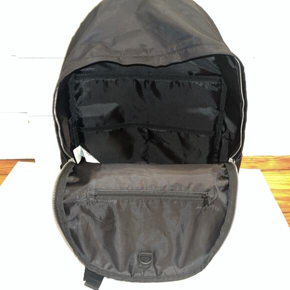 Disney Backpack Mickey And Friends Genuine Mousewear- Disney World - Picture 8 of 12